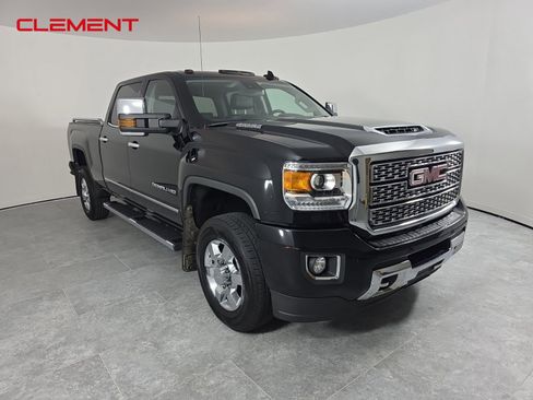 Used 2019 GMC Sierra 3500 Denali w/ Duramax Plus Package image 3