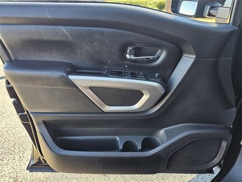 Used 2022 Nissan Titan SV w/ SV Convenience Package image 31