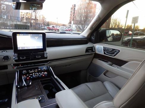 Used 2019 Lincoln Navigator L Reserve image 30