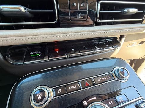 Used 2021 Lincoln Nautilus Reserve w/ Equipment Group 201A image 9