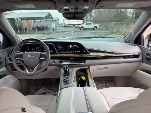 Used 2022 Cadillac Escalade Premium Luxury Platinum w/ Heavy-Duty Trailer Package image 26