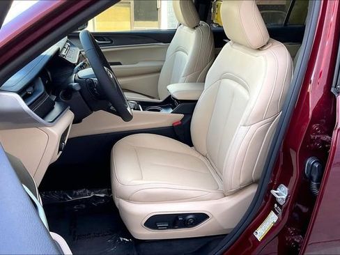 New 2026 Jeep Grand Cherokee L Limited w/ Limited Altitude Package AWD/4WD image 8