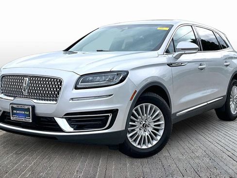 Used 2019 Lincoln Nautilus Premier AWD/4WD image 3