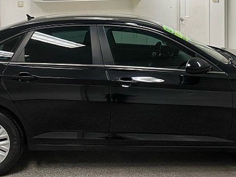 Used 2019 Volkswagen Jetta R-Line image 4