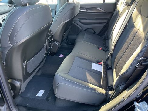 New 2025 Jeep Grand Cherokee Laredo X image 16