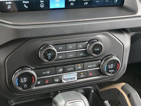 Used 2026 Ford Bronco Badlands AWD/4WD image 18