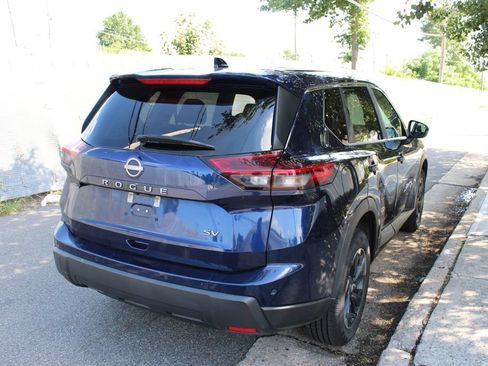 Used 2024 Nissan Rogue SV FWD image 6