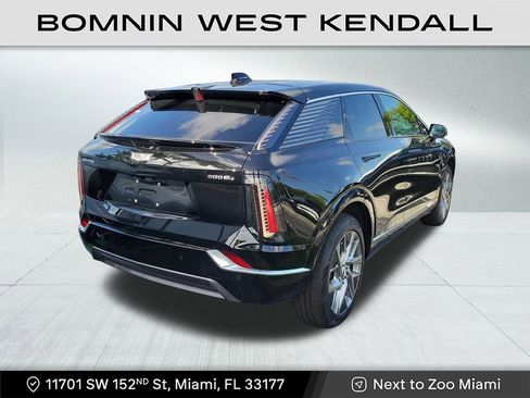 Used 2025 Cadillac Optiq Luxury 1 image 4