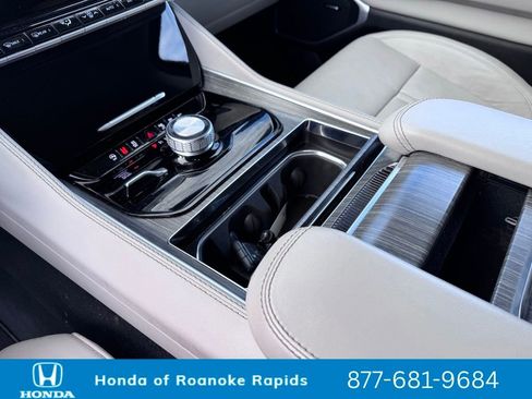 Used 2024 Jeep Wagoneer L Series II w/ Flexible Seating Group image 18