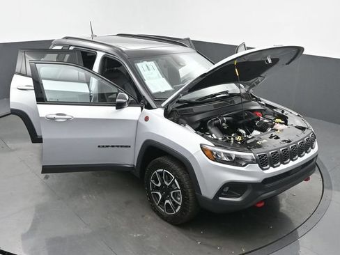 Used 2024 Jeep Compass Trailhawk w/ Sun and Sound Group AWD/4WD image 62