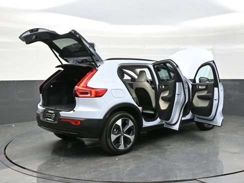 Used 2026 Volvo XC40 B5 Plus AWD/4WD image 44