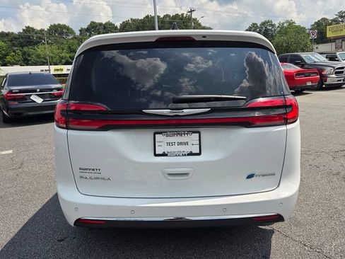 Used 2024 Chrysler Pacifica Limited FWD image 7