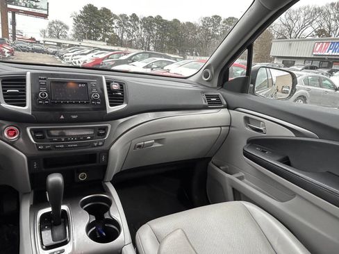 Used 2017 Honda Ridgeline RTL image 11
