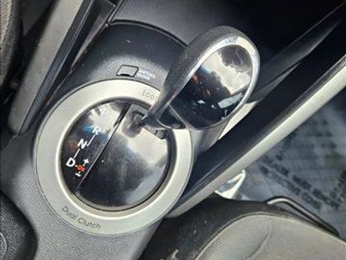 Used 2016 Hyundai Veloster image 12