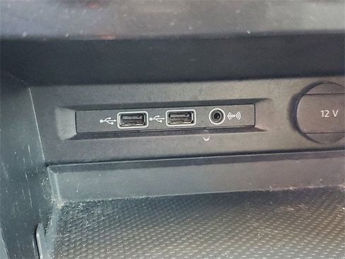 Used 2019 Volkswagen Tiguan SE w/ Panoramic Sunroof Package image 26