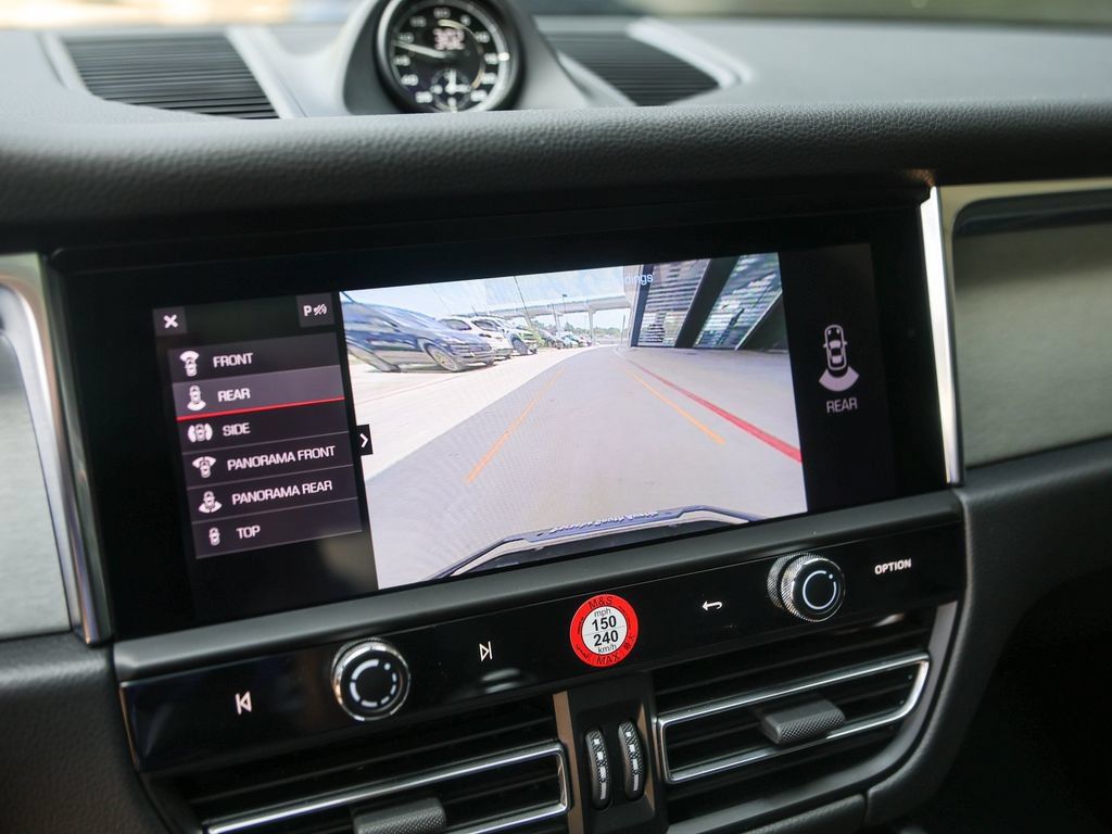 Certified 2026 Porsche Macan AWD/4WD image 24