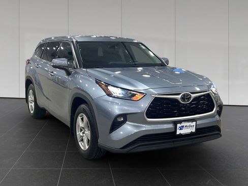 Used 2020 Toyota Highlander LE image 7