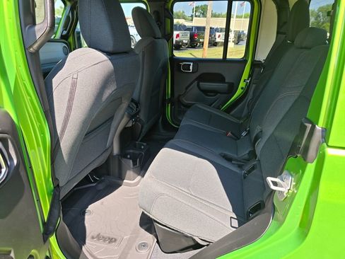 New 2025 Jeep Gladiator Sport image 9