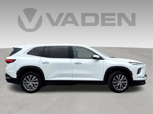 Used 2025 Buick Enclave Preferred FWD image 22