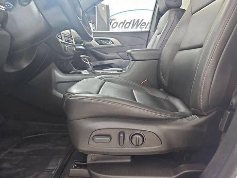 Used 2023 Chevrolet Traverse LT w/ LT Premium Package AWD/4WD image 37