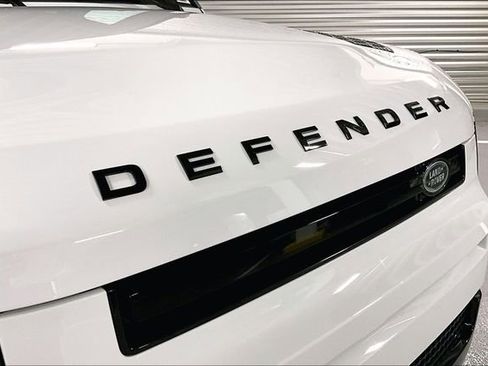 Certified 2024 Land Rover Defender 130 X-Dynamic SE AWD/4WD image 31