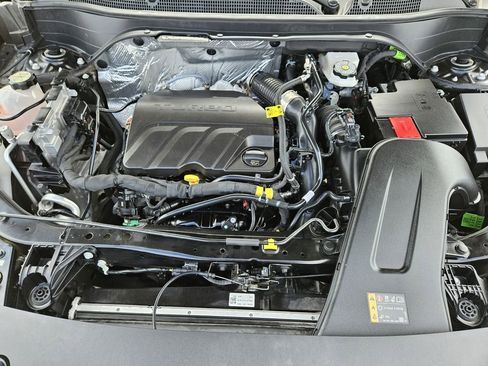 Used 2025 Chevrolet Trax LT w/ Driver Confidence Package FWD image 36