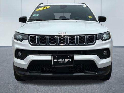 Used 2024 Jeep Compass Latitude AWD/4WD image 3