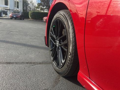 Used 2025 Toyota Camry SE image 9