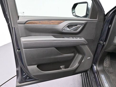 Used 2024 Chevrolet Suburban Premier AWD/4WD image 9