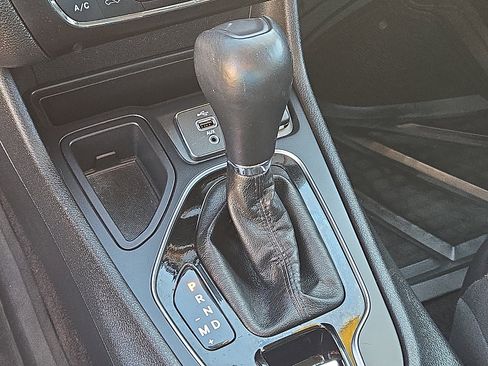 Used 2019 Jeep Cherokee Limited image 15