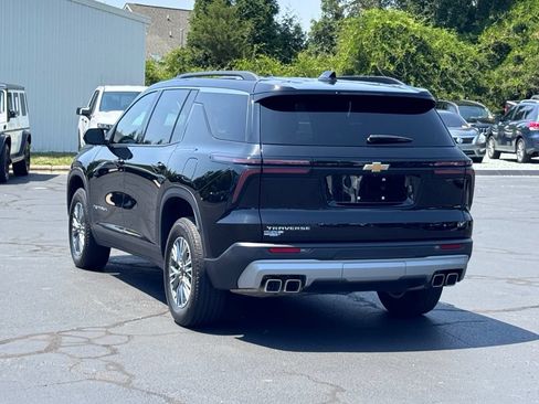 Used 2024 Chevrolet Traverse LT FWD image 15