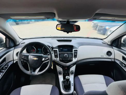 Used 2013 Chevrolet Cruze LS FWD image 14