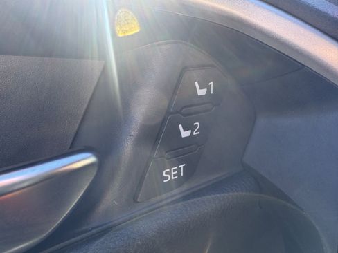 Used 2023 Toyota RAV4 XLE Premium image 10