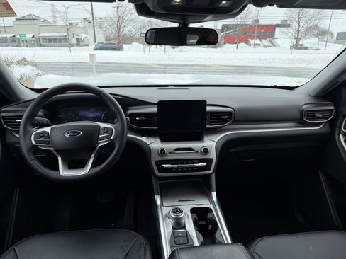 Used 2023 Ford Explorer XLT w/ Equipment Group 202A image 10