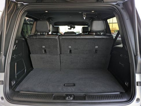 Used 2023 Jeep Wagoneer Series III w/ Preferred Equipment Group AWD/4WD image 19