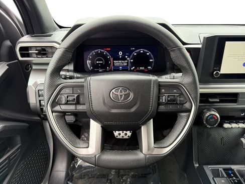 Used 2025 Toyota Tacoma TRD Sport AWD/4WD image 12