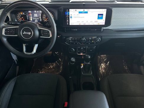 Used 2024 Jeep Wrangler Unlimited Sahara AWD/4WD image 15