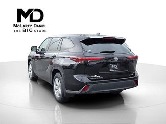 Used 2024 Toyota Highlander LE video 4