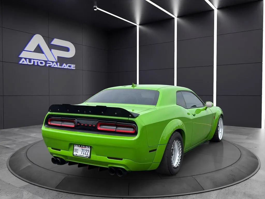 Used 2017 Dodge Challenger SRT Hellcat RWD image 6