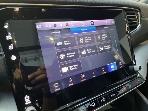 Used 2025 Jeep Wagoneer L Series II w/ Convenience Group I AWD/4WD image 28