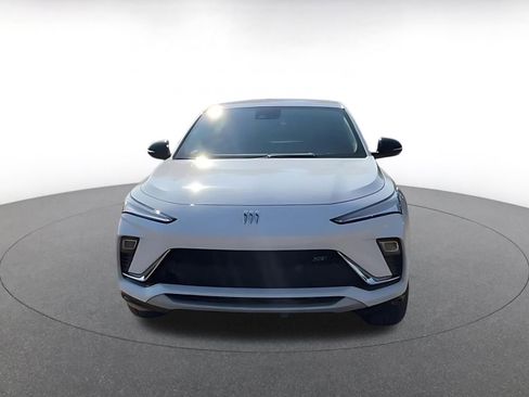 Used 2025 Buick Envista Sport Touring image 3