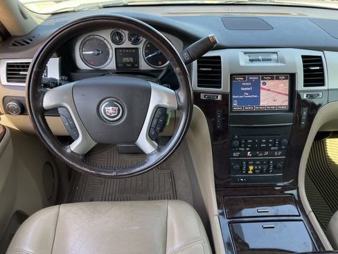 Used 2013 Cadillac Escalade AWD image 10