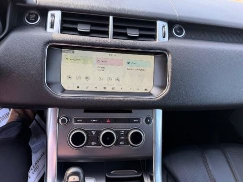 Used 2017 Land Rover Range Rover Sport SE image 25