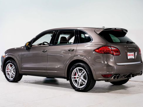 Used 2013 Porsche Cayenne Turbo AWD/4WD image 8