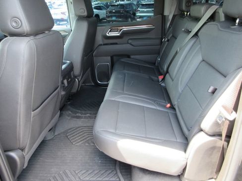 Certified 2022 Chevrolet Silverado 1500 LT Trail Boss w/ LT Trail Boss Premium Package AWD/4WD image 16