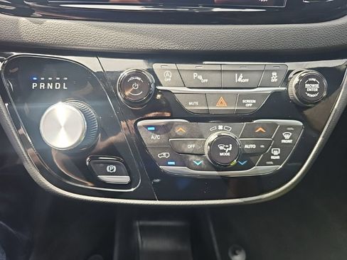 Used 2025 Chrysler Pacifica Select FWD image 21