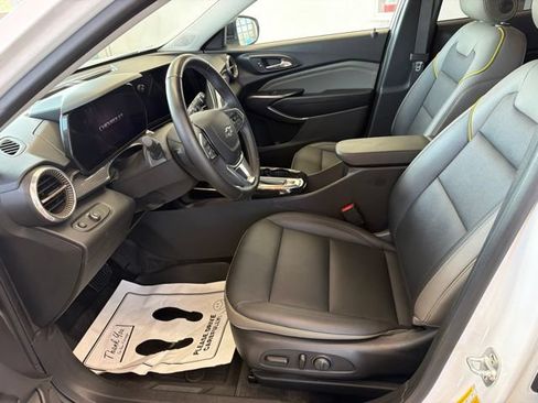 Used 2024 Chevrolet Trax ACTIV w/ Sunroof Package FWD image 15