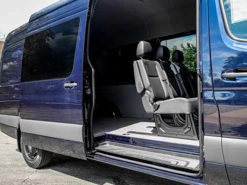 Used 2025 Mercedes-Benz Sprinter 2500 image 10