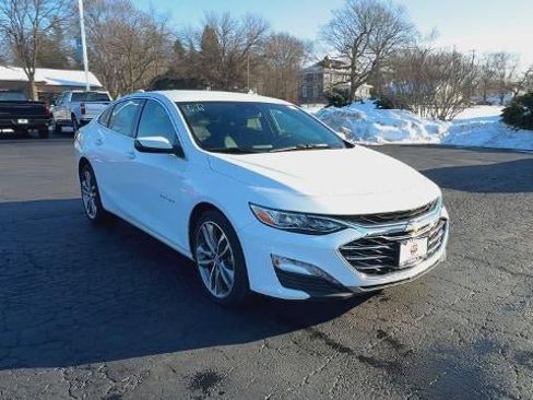 Used 2024 Chevrolet Malibu LT image 2