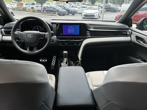 Used 2025 Toyota Camry SE FWD image 22